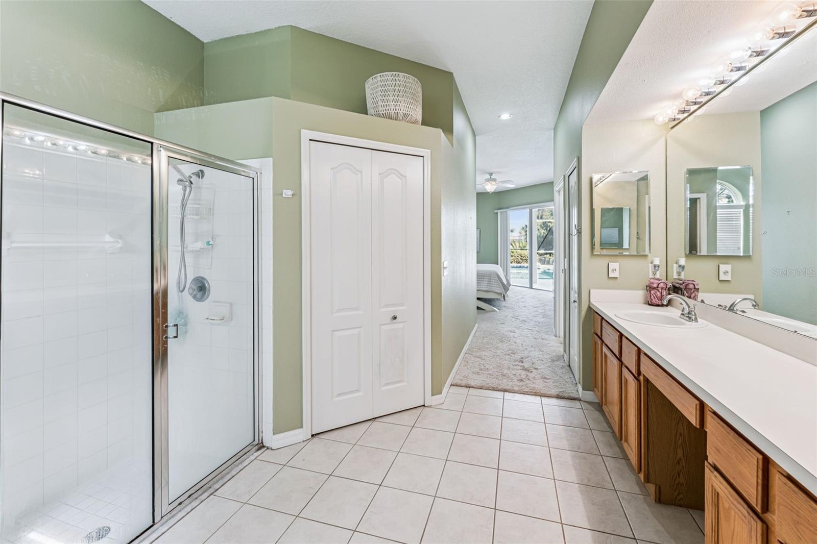 Image 12 of 46 For 549 Lakehaven Circle