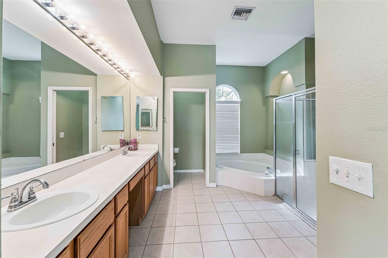 Image 13 of 46 For 549 Lakehaven Circle