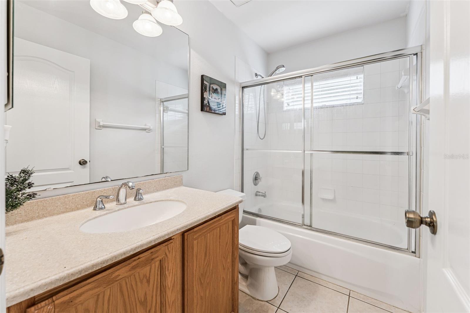 Image 19 of 46 For 549 Lakehaven Circle