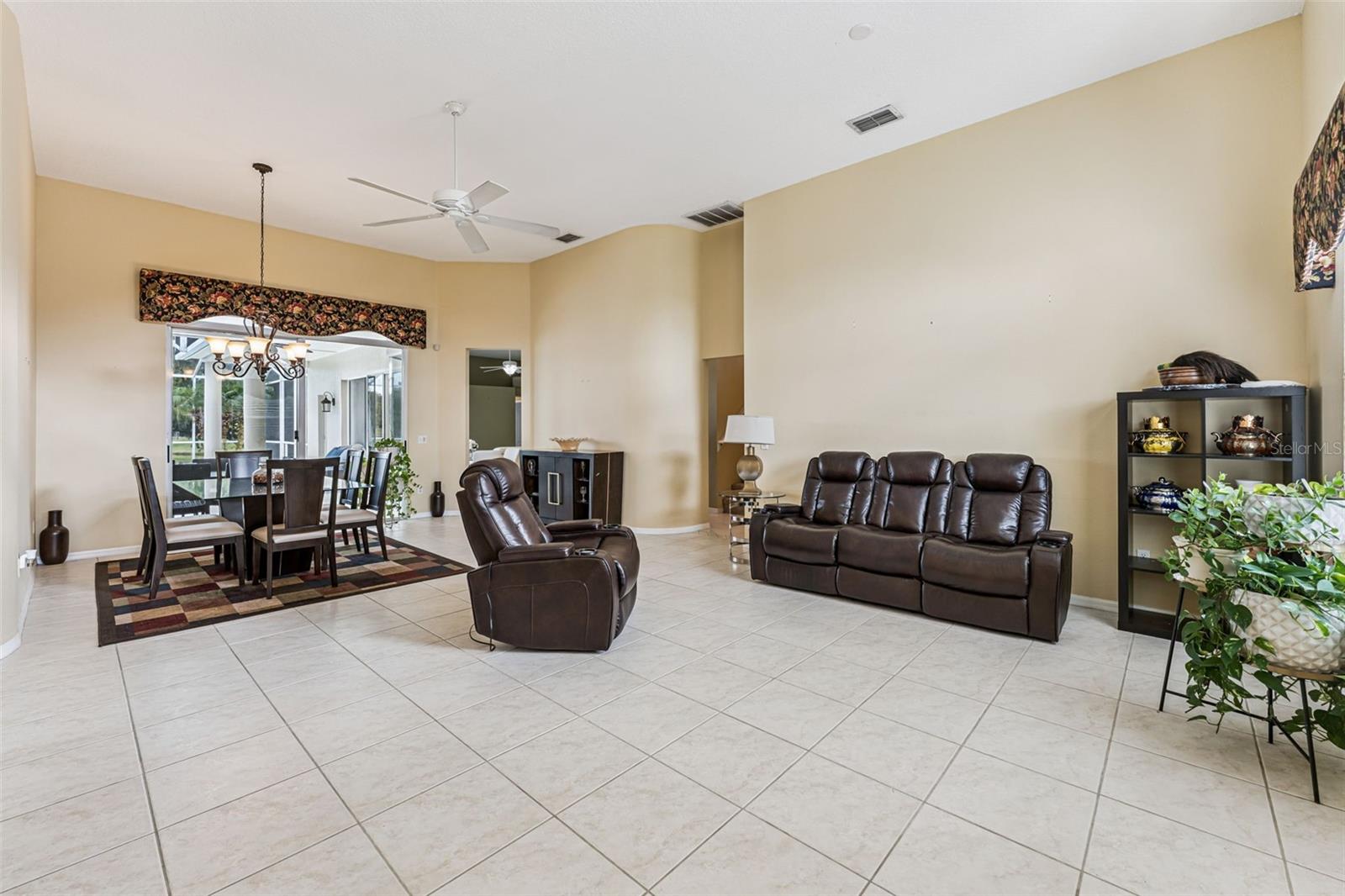 Image 6 of 46 For 549 Lakehaven Circle