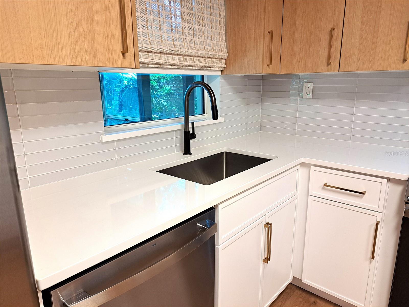 Image 17 of 52 For 1730 Oneco Avenue