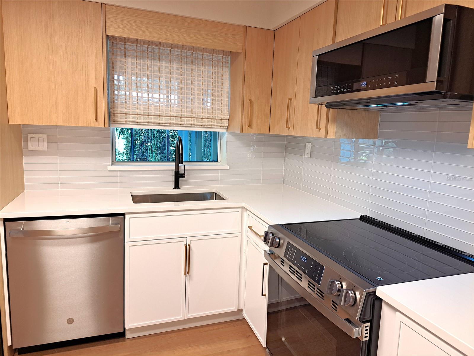 Image 19 of 52 For 1730 Oneco Avenue