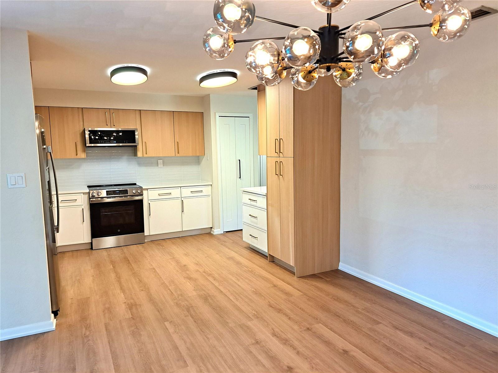 Image 23 of 52 For 1730 Oneco Avenue