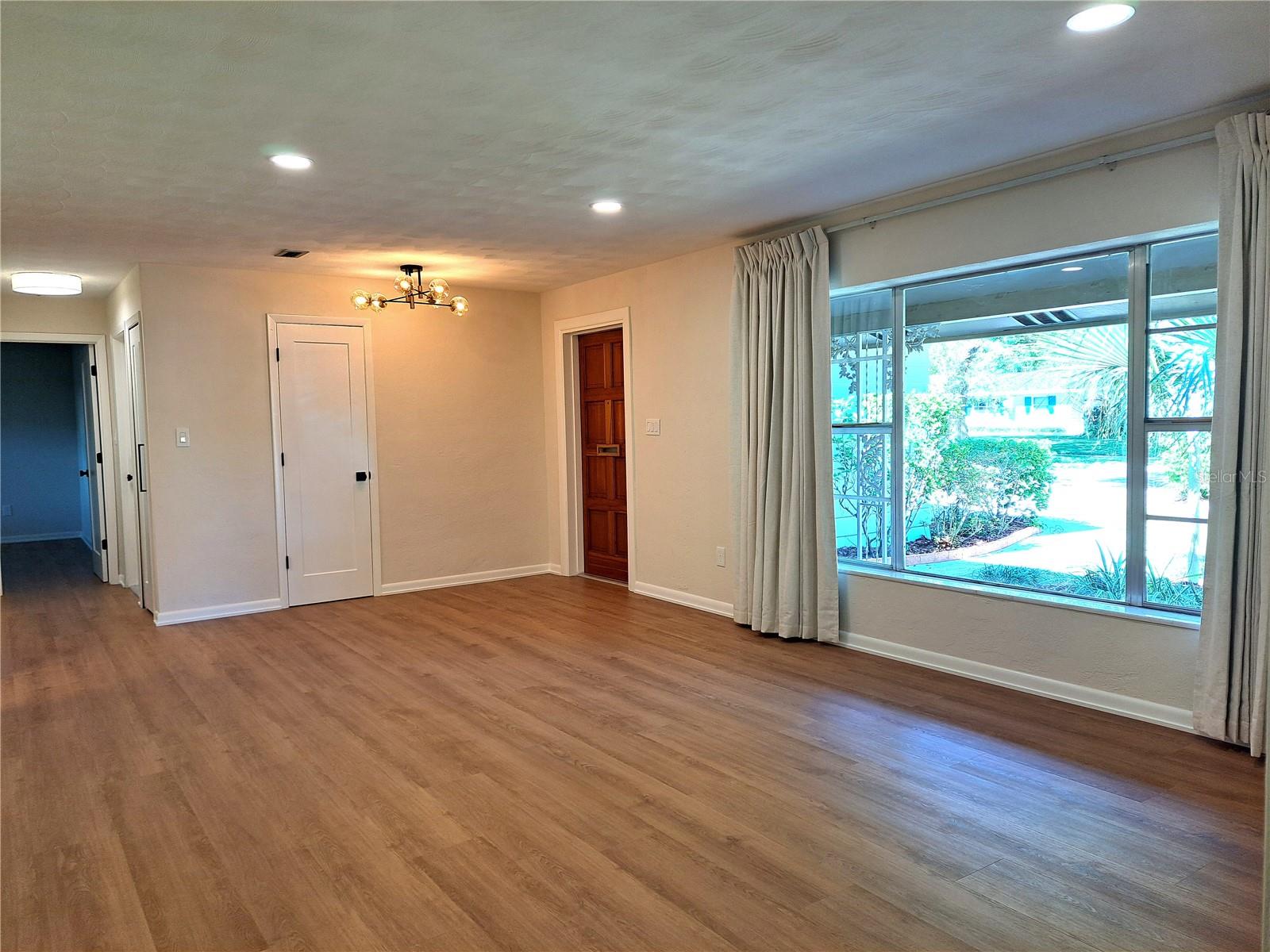 Image 9 of 52 For 1730 Oneco Avenue