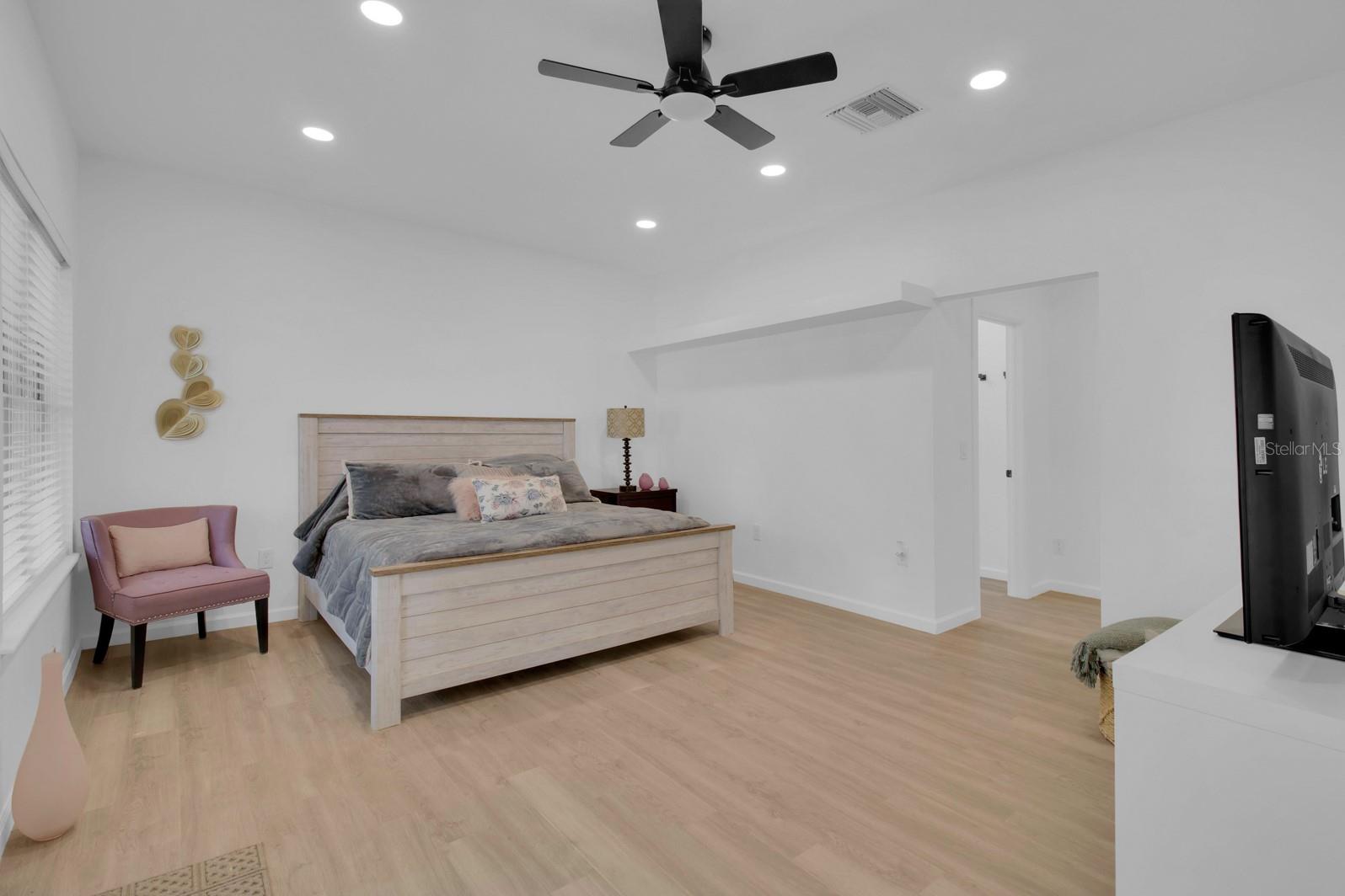 Image 9 of 14 For 245 George Avenue