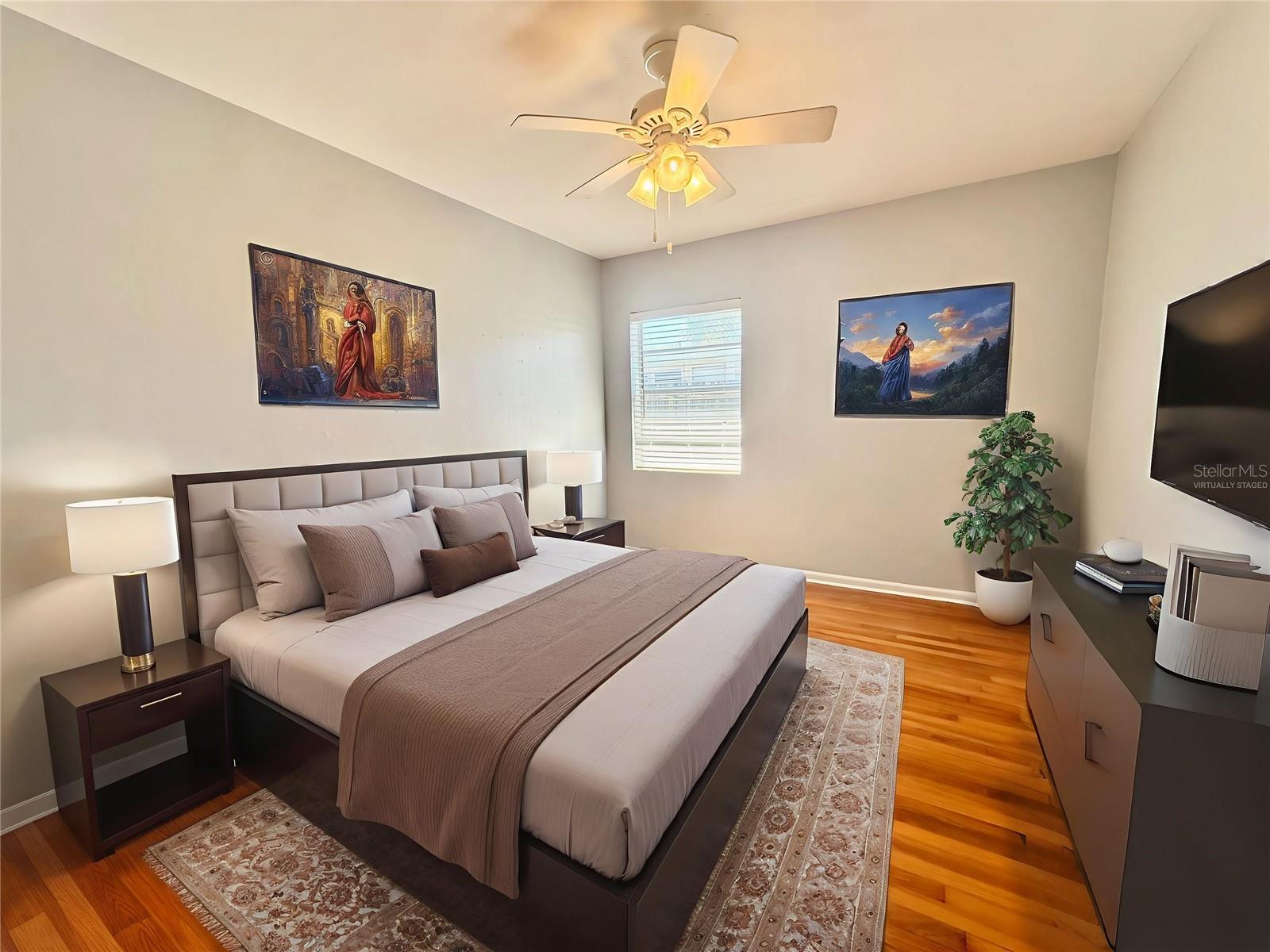 Image 5 of 14 For 1043 Thornton Avenue