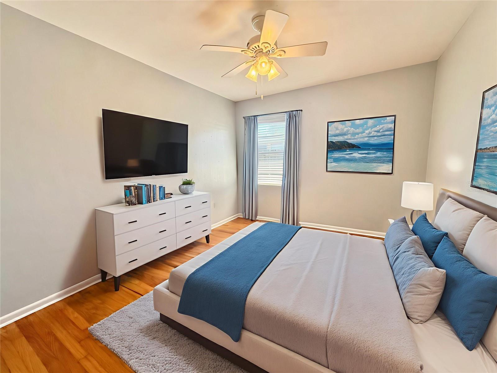 Image 6 of 14 For 1043 Thornton Avenue