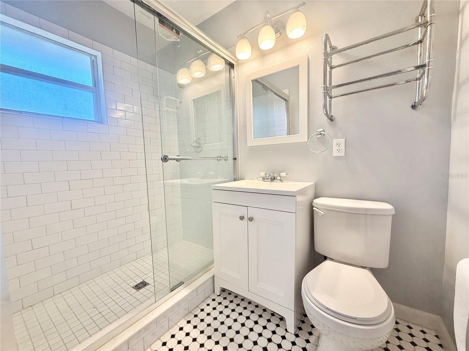 Image 7 of 14 For 1043 Thornton Avenue