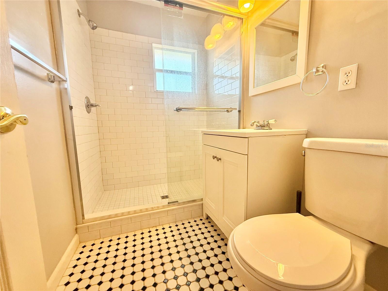 Image 8 of 14 For 1043 Thornton Avenue