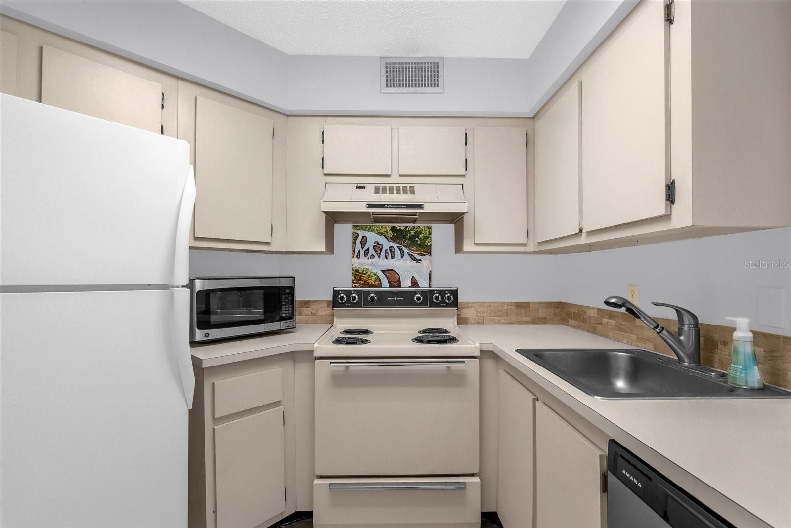 Image 8 of 28 For 3647 Atrium Drive 2