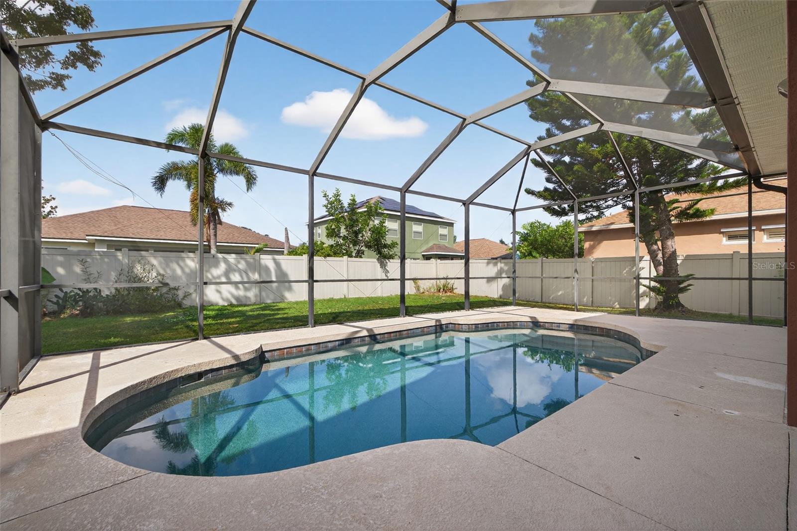 Image 21 of 24 For 7019 43rd Avenue E