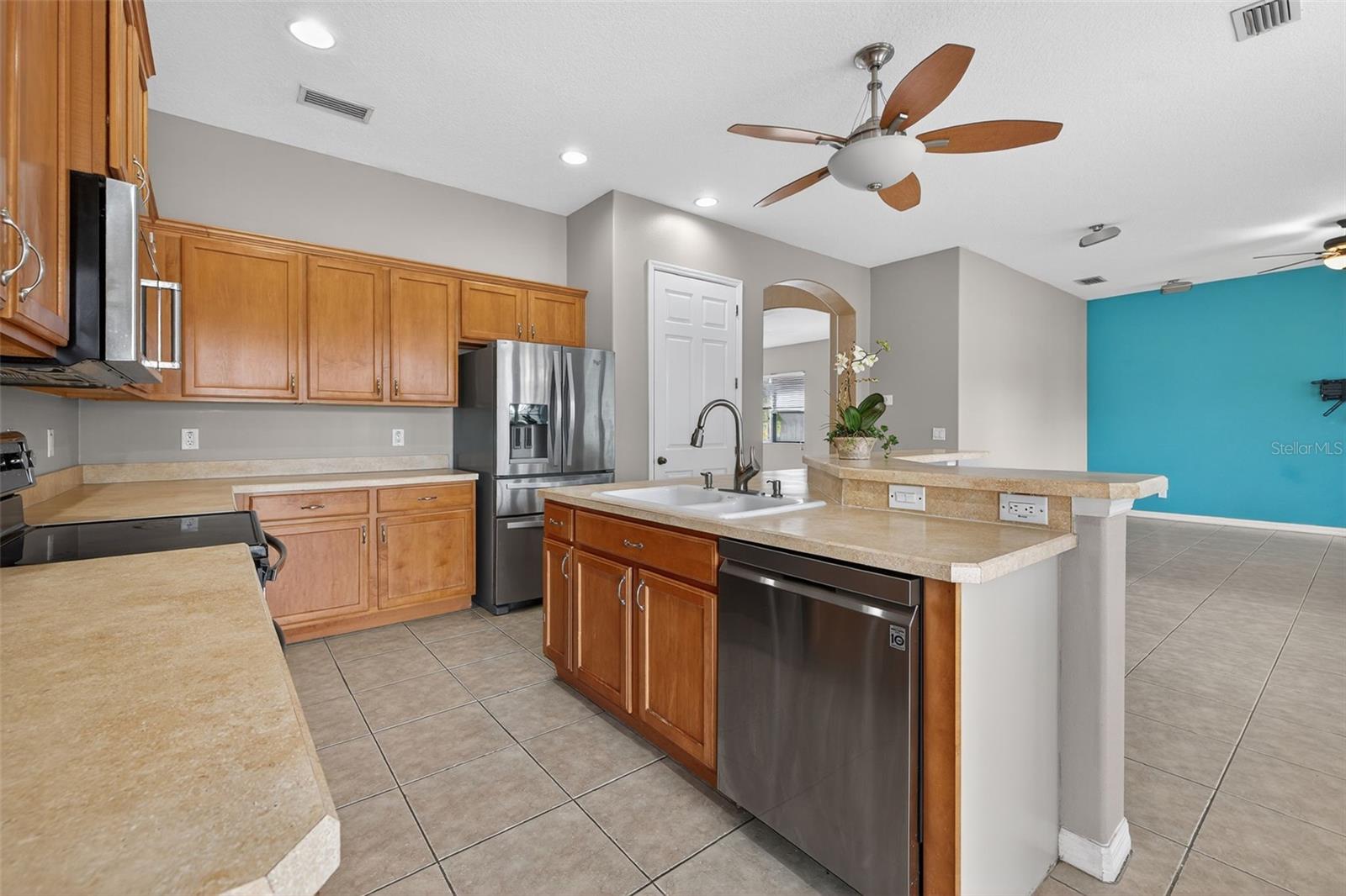 Image 4 of 24 For 7019 43rd Avenue E