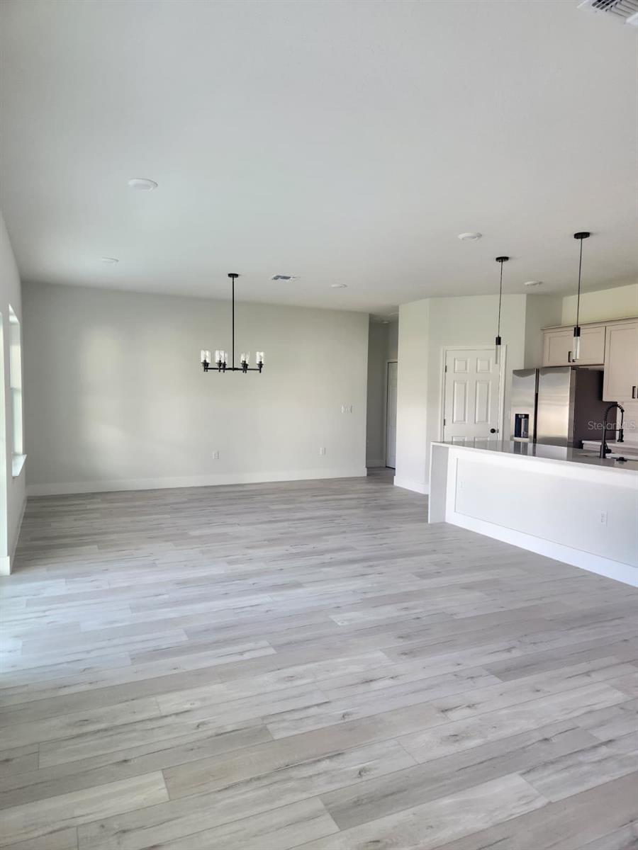 Image 10 of 46 For 627 Gagnon Street Se