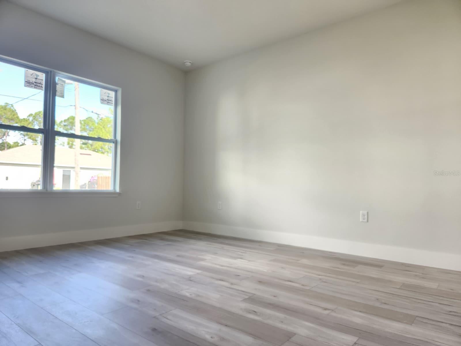 Image 29 of 46 For 627 Gagnon Street Se