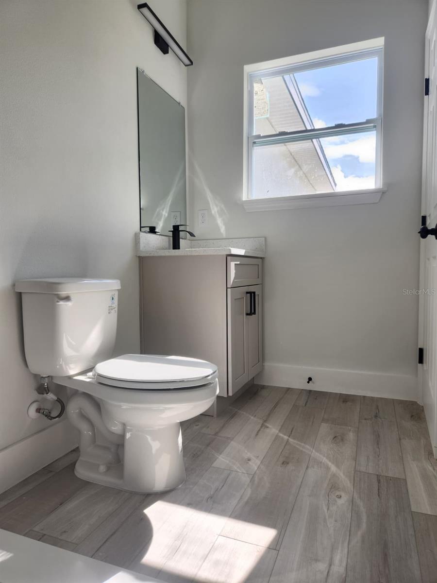 Image 37 of 46 For 627 Gagnon Street Se