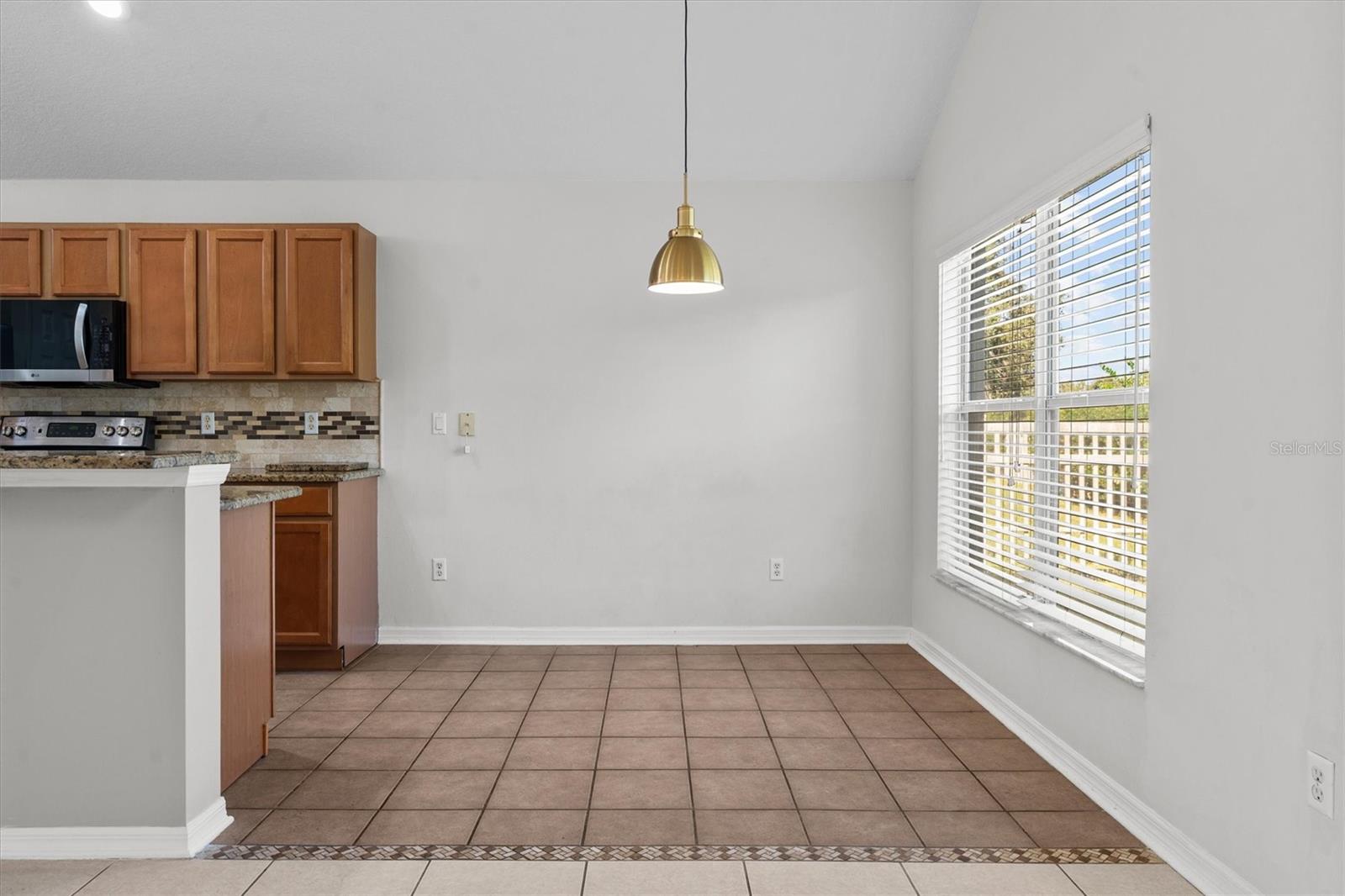 Image 19 of 70 For 13285 Early Frost Circle