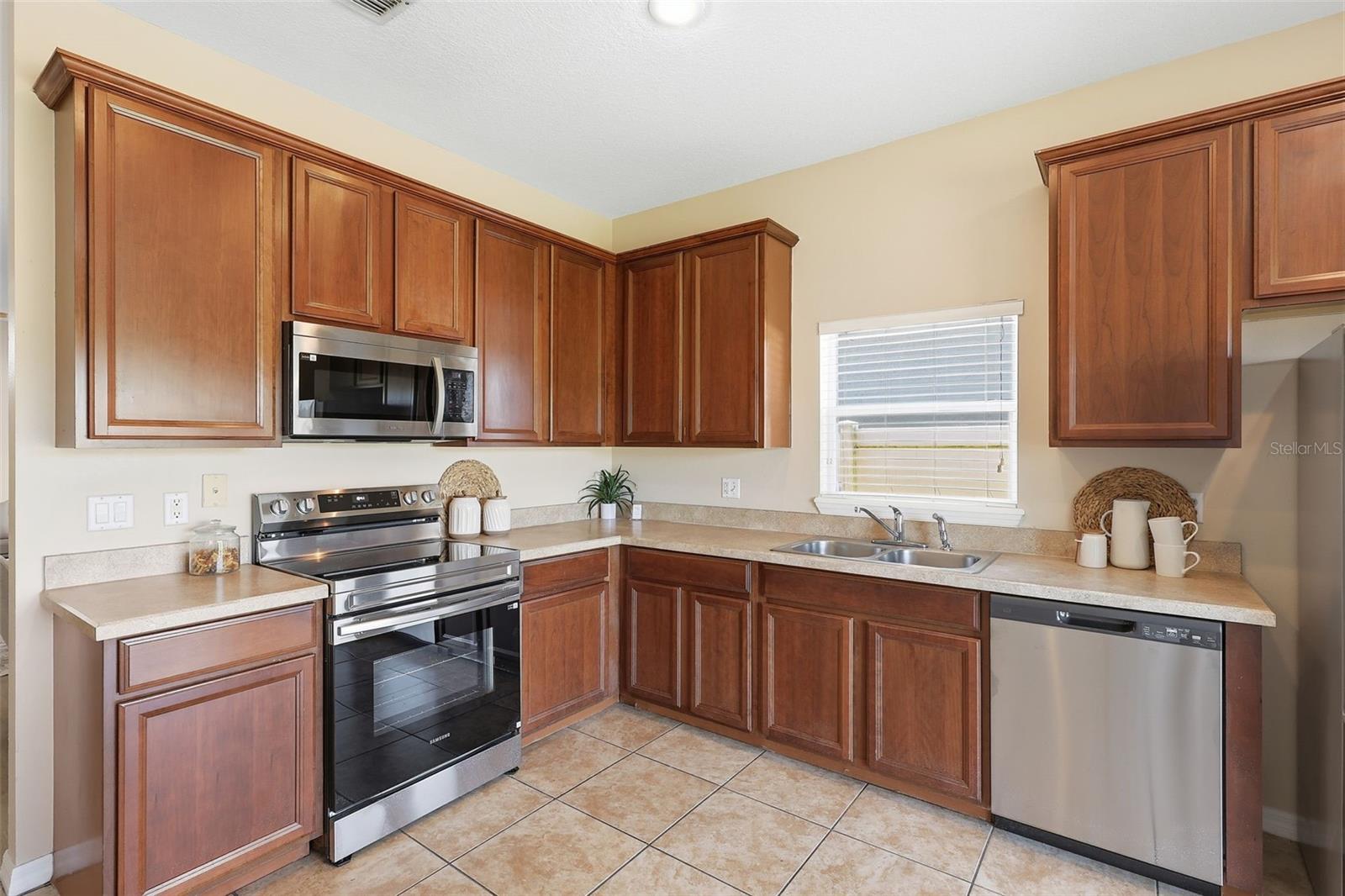 Image 16 of 52 For 2275 Victoria Falls Drive