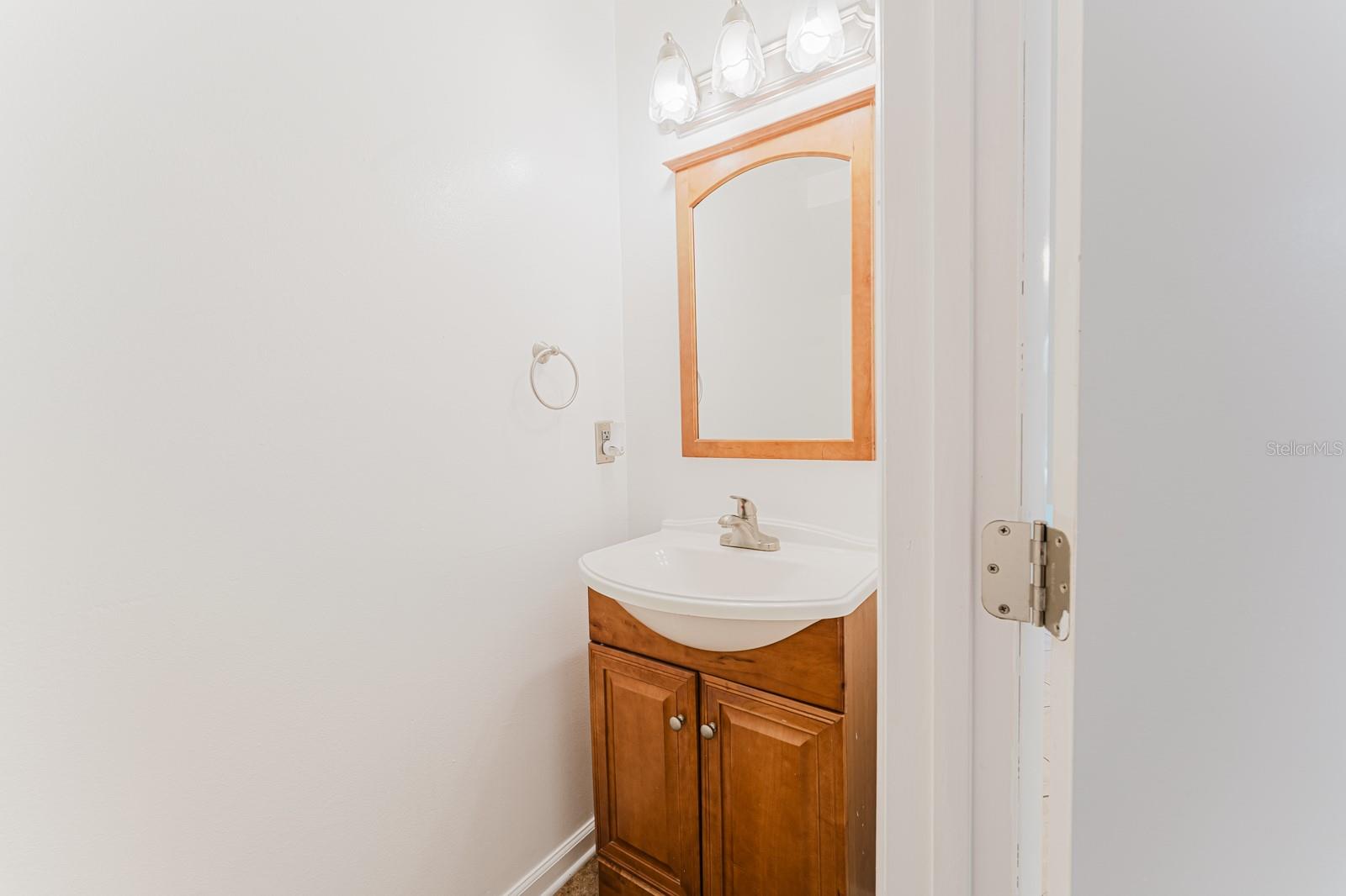 Image 11 of 26 For 5990 Scotchwood Glen 104