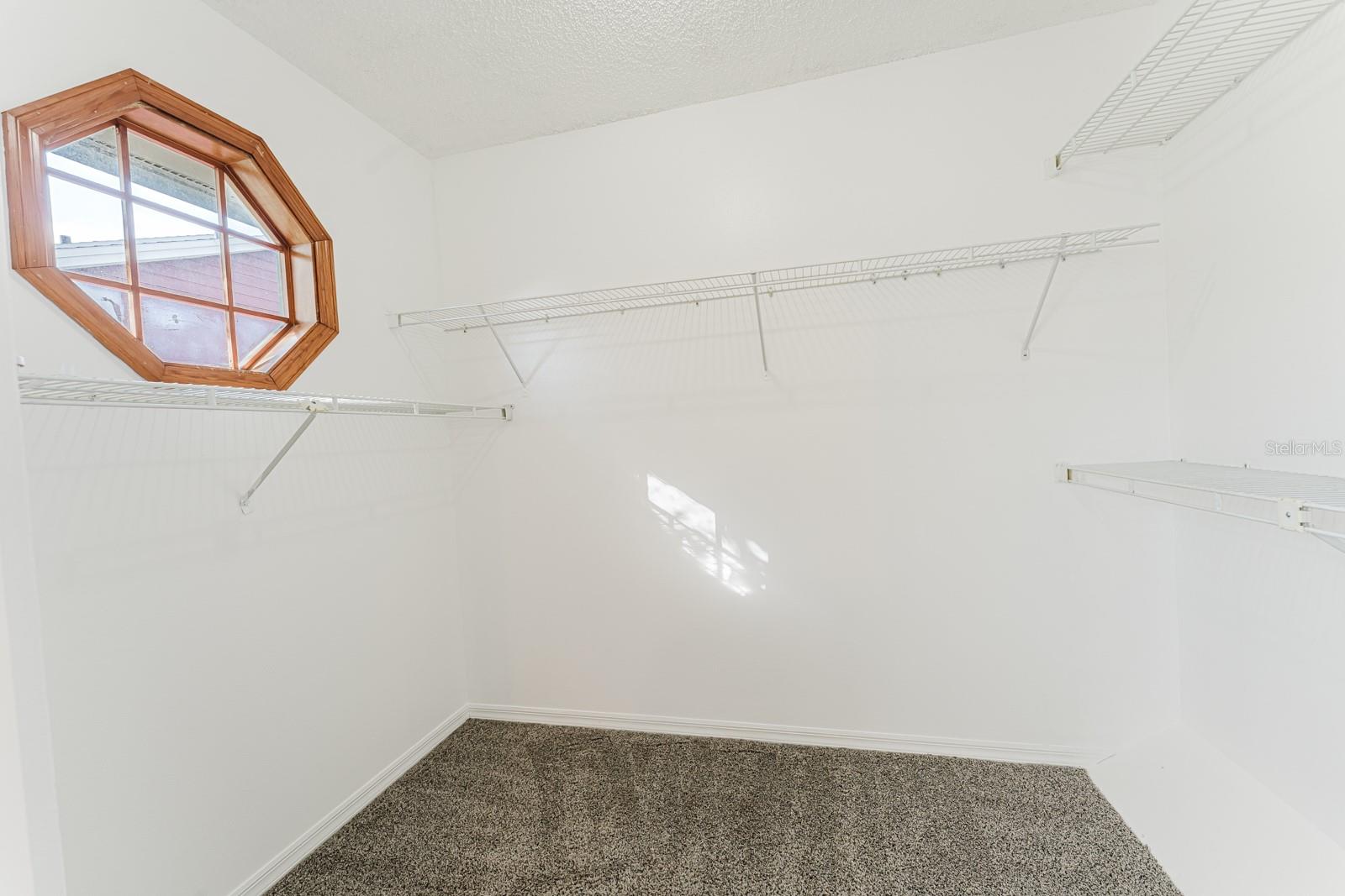 Image 21 of 26 For 5990 Scotchwood Glen 104