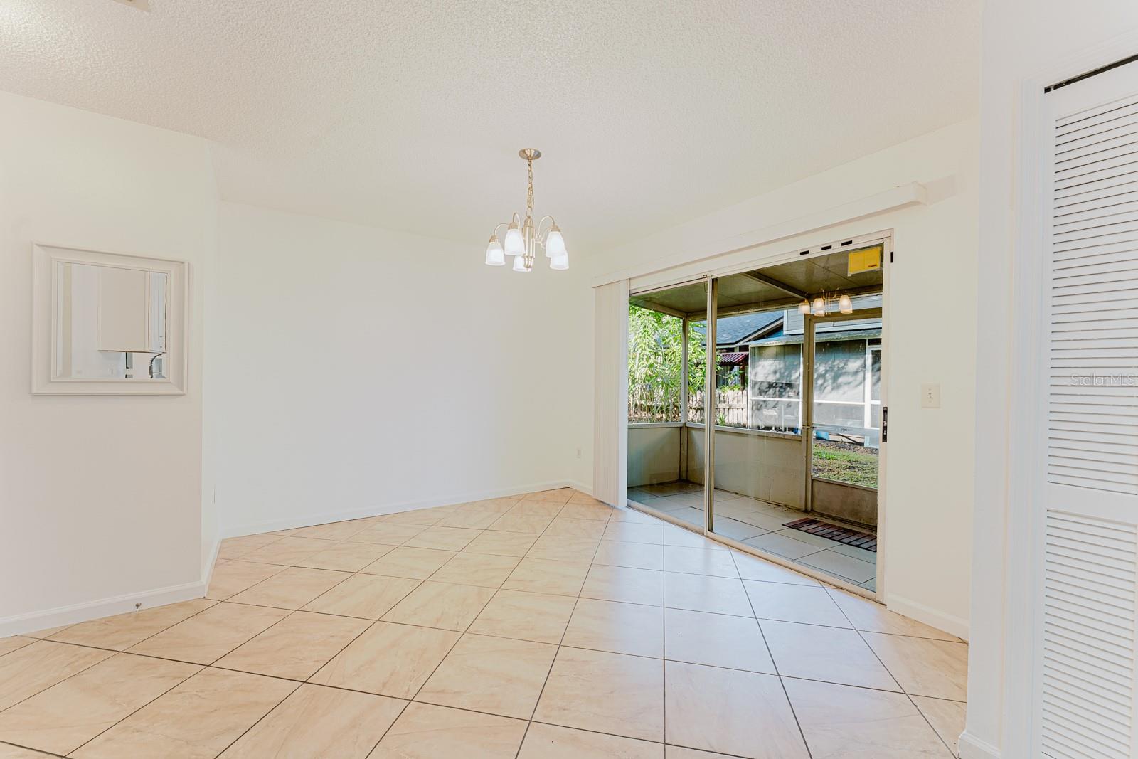 Image 7 of 26 For 5990 Scotchwood Glen 104