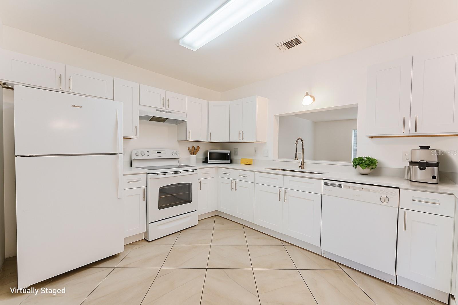 Image 8 of 26 For 5990 Scotchwood Glen 104