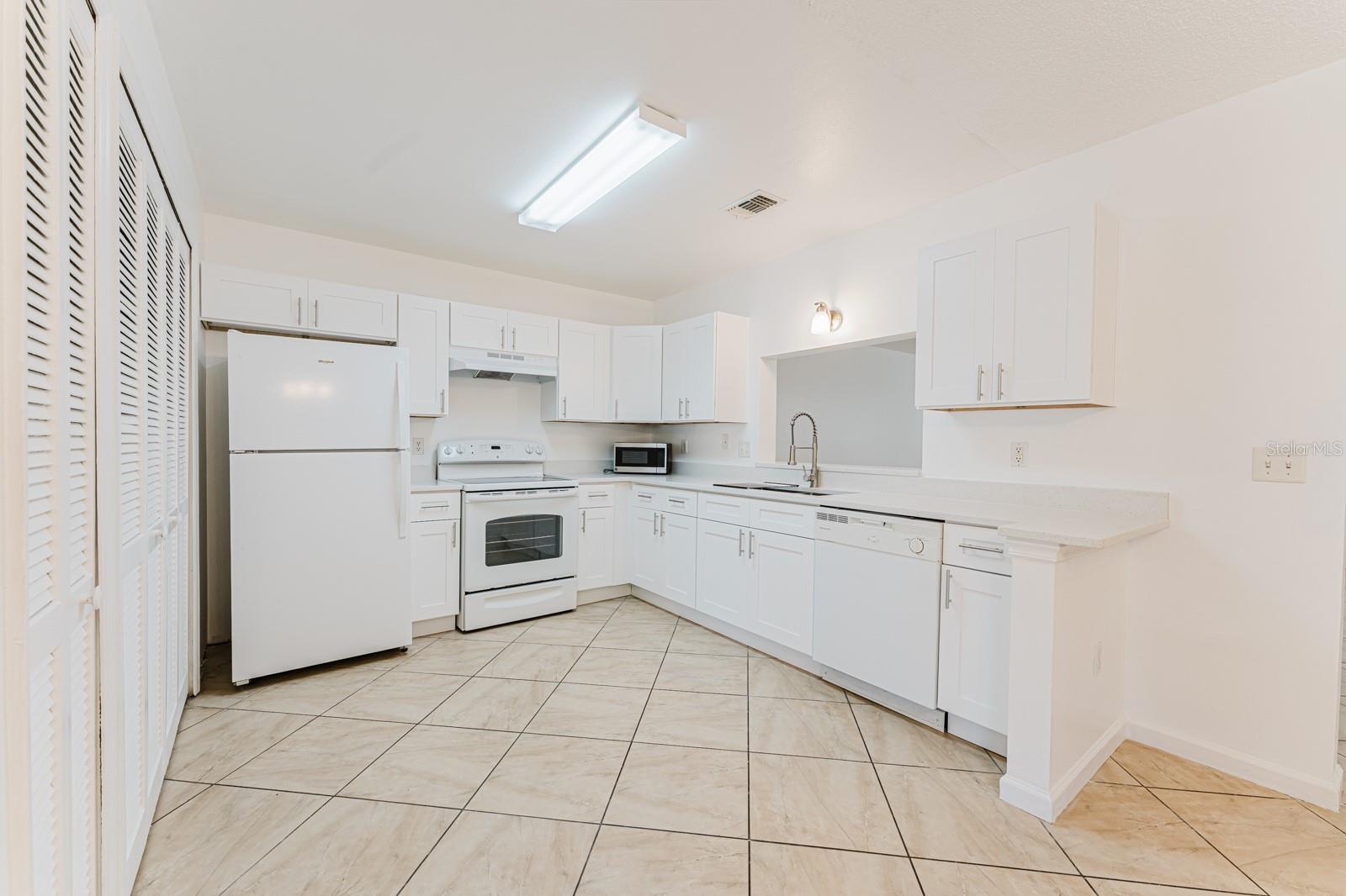 Image 9 of 26 For 5990 Scotchwood Glen 104