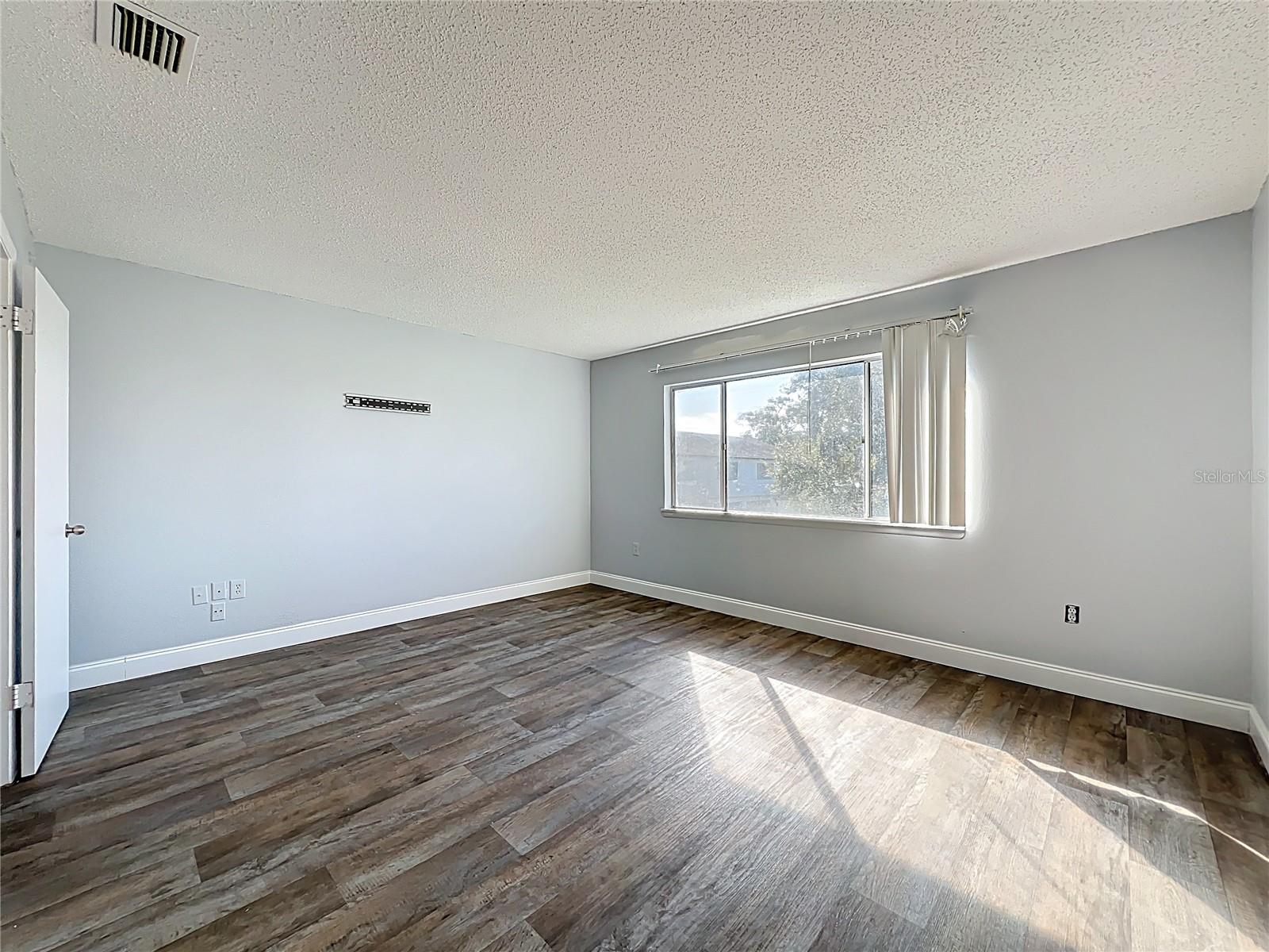 Image 30 of 50 For 4117 Semoran Boulevard 14