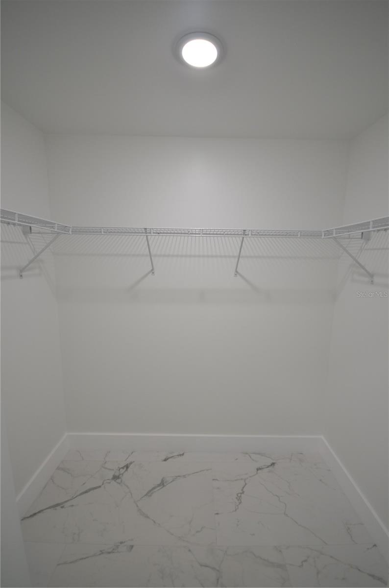 Image 32 of 49 For 1242 Hathor Street E