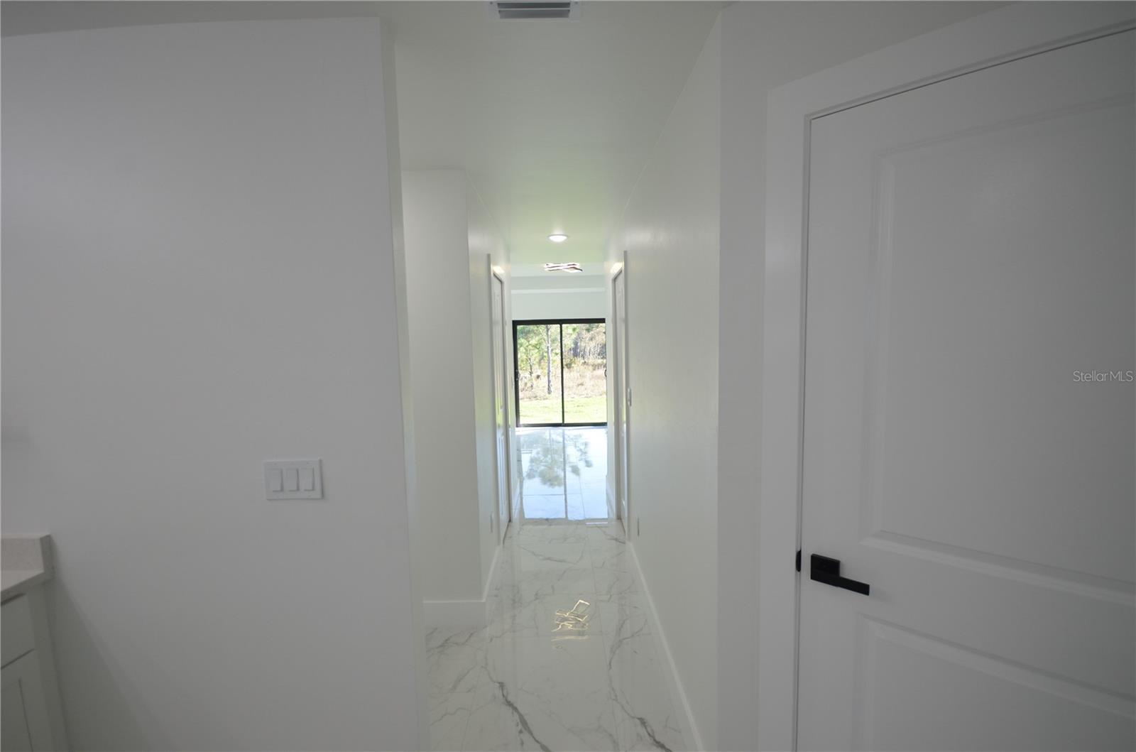 Image 38 of 49 For 1242 Hathor Street E