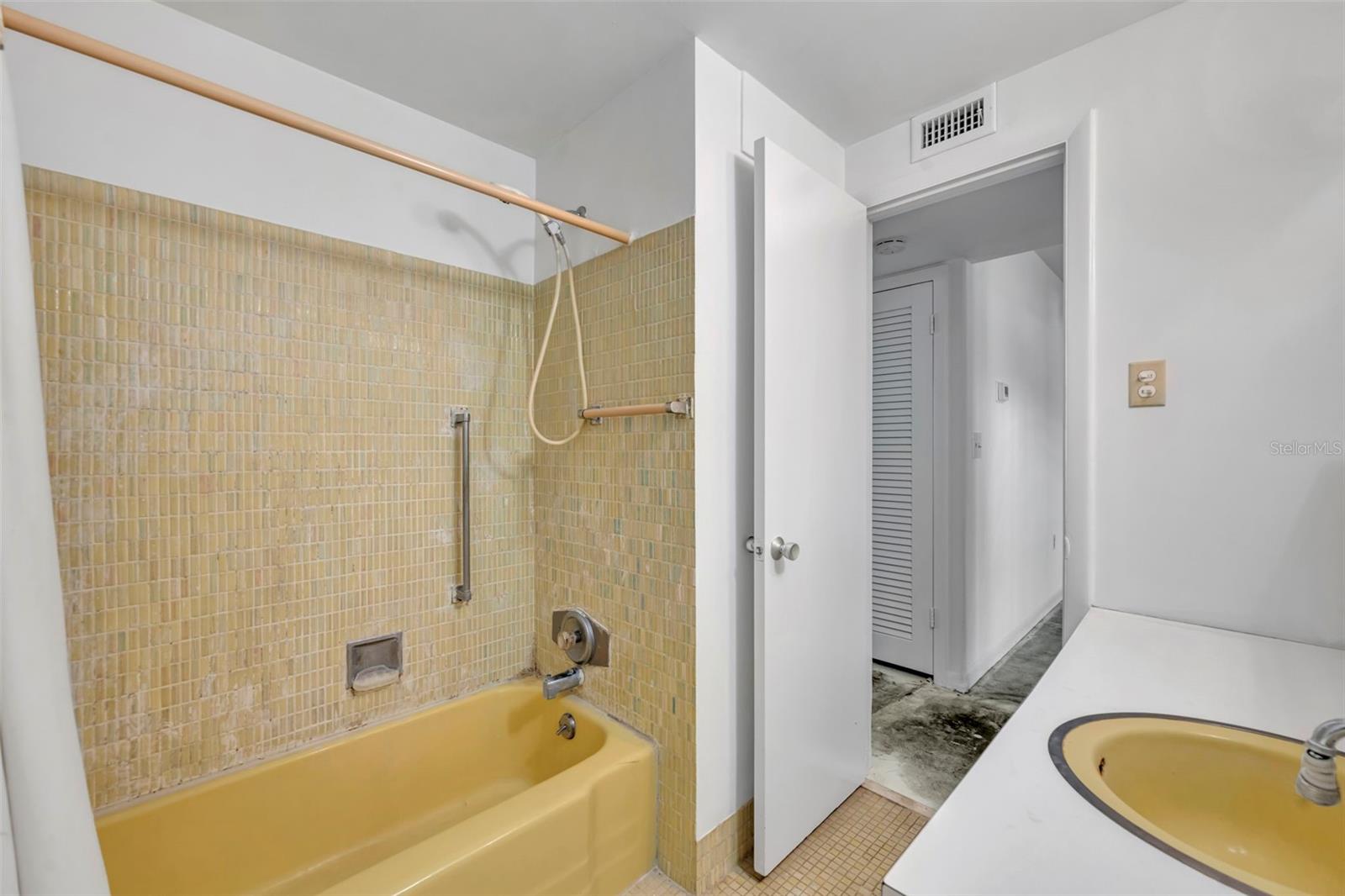 Image 8 of 15 For 1140 Orlando Avenue A5