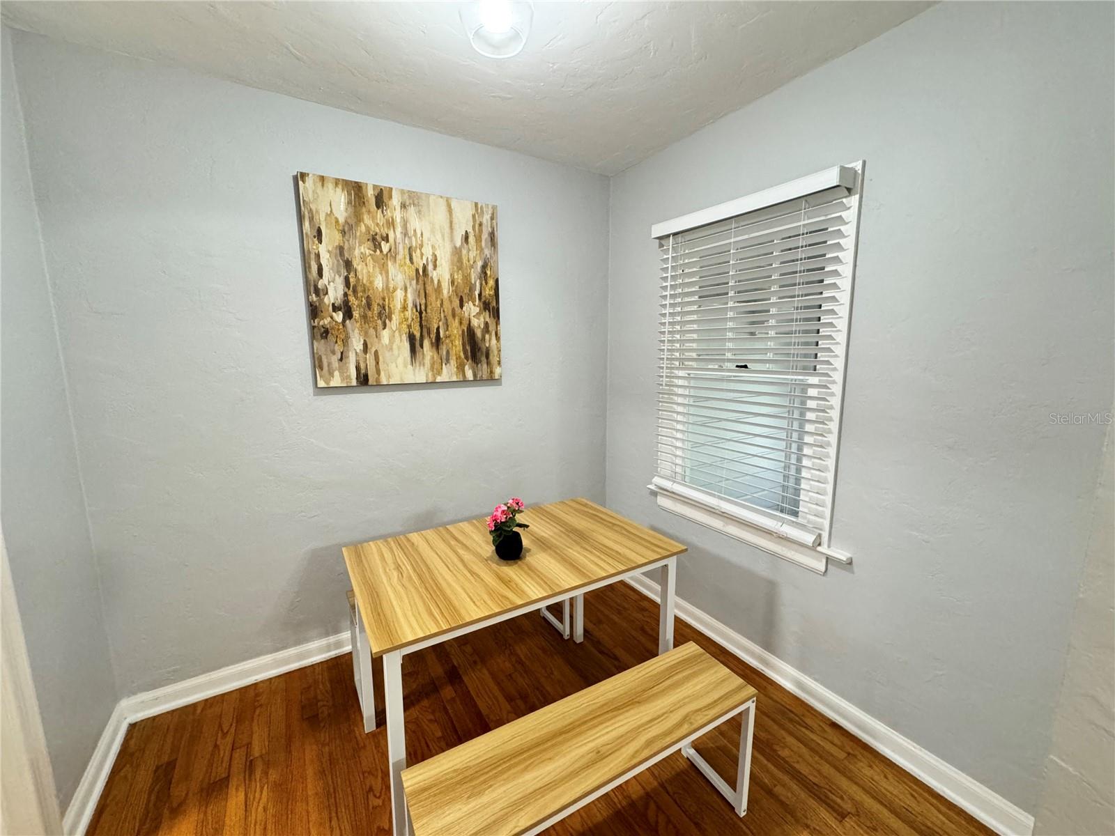 Image 11 of 16 For 607 Harwood Street 607