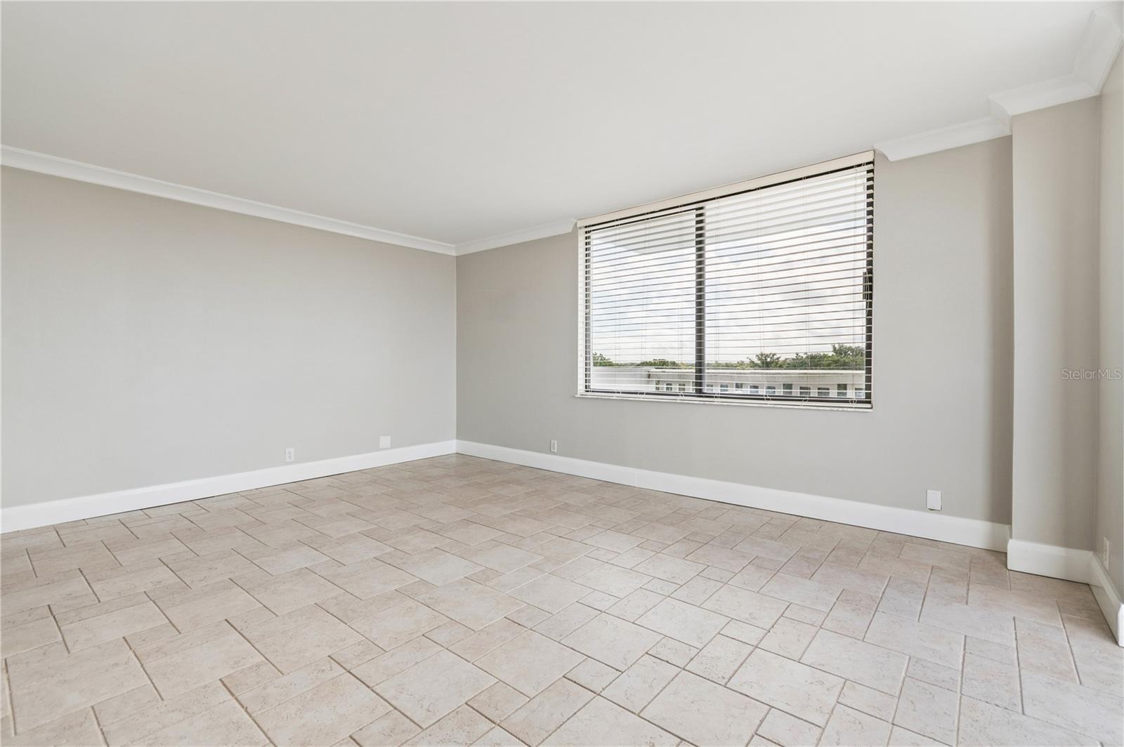 Image 12 of 32 For 400 Colonial Drive 602