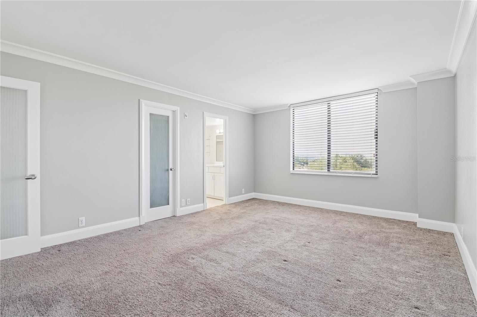 Image 13 of 32 For 400 Colonial Drive 602