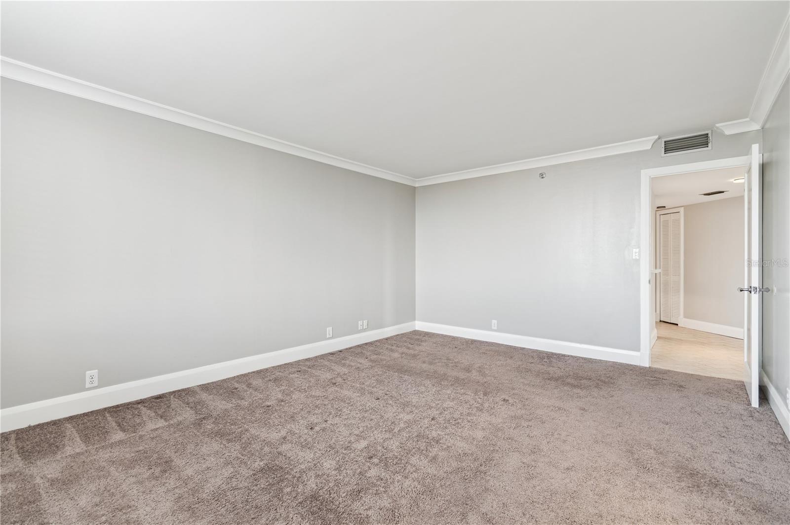 Image 14 of 32 For 400 Colonial Drive 602