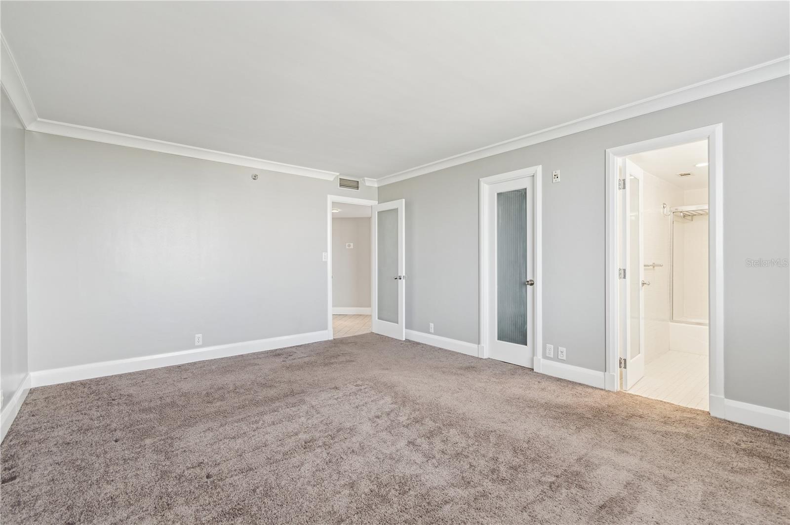 Image 15 of 32 For 400 Colonial Drive 602