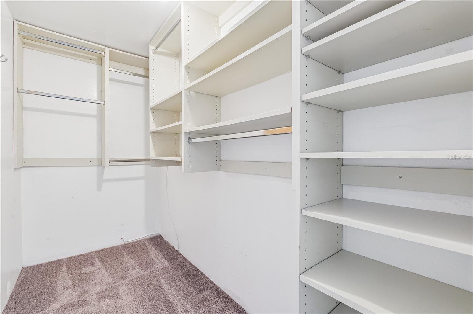 Image 16 of 32 For 400 Colonial Drive 602