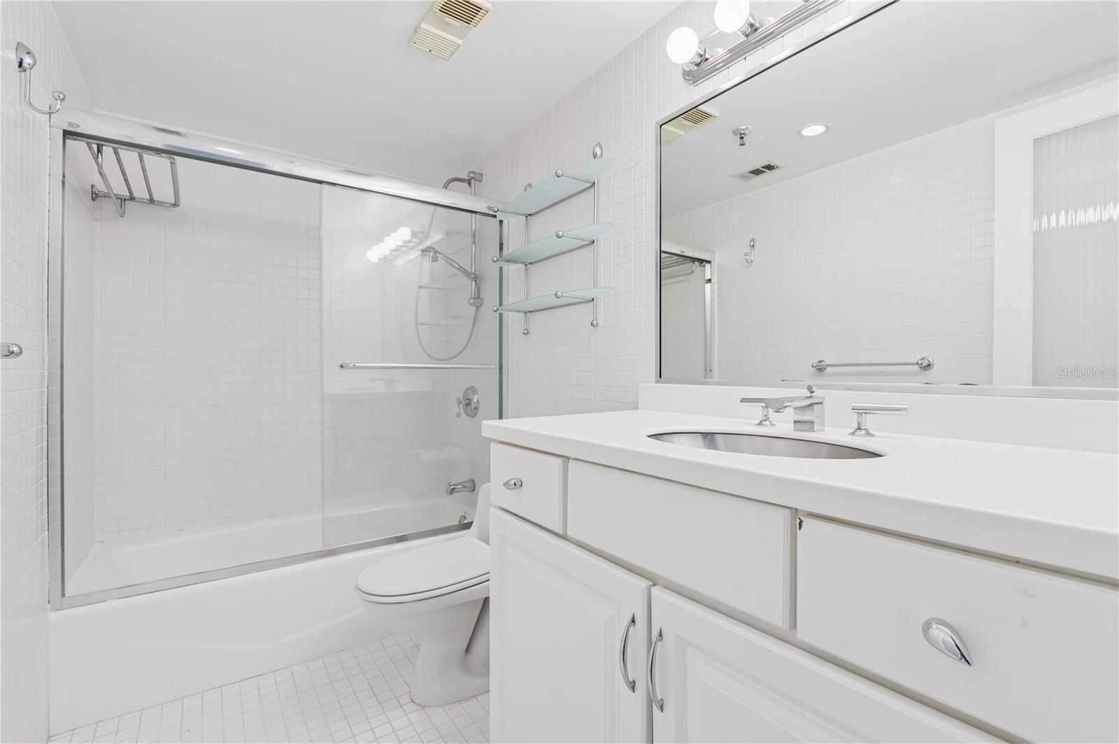 Image 17 of 32 For 400 Colonial Drive 602