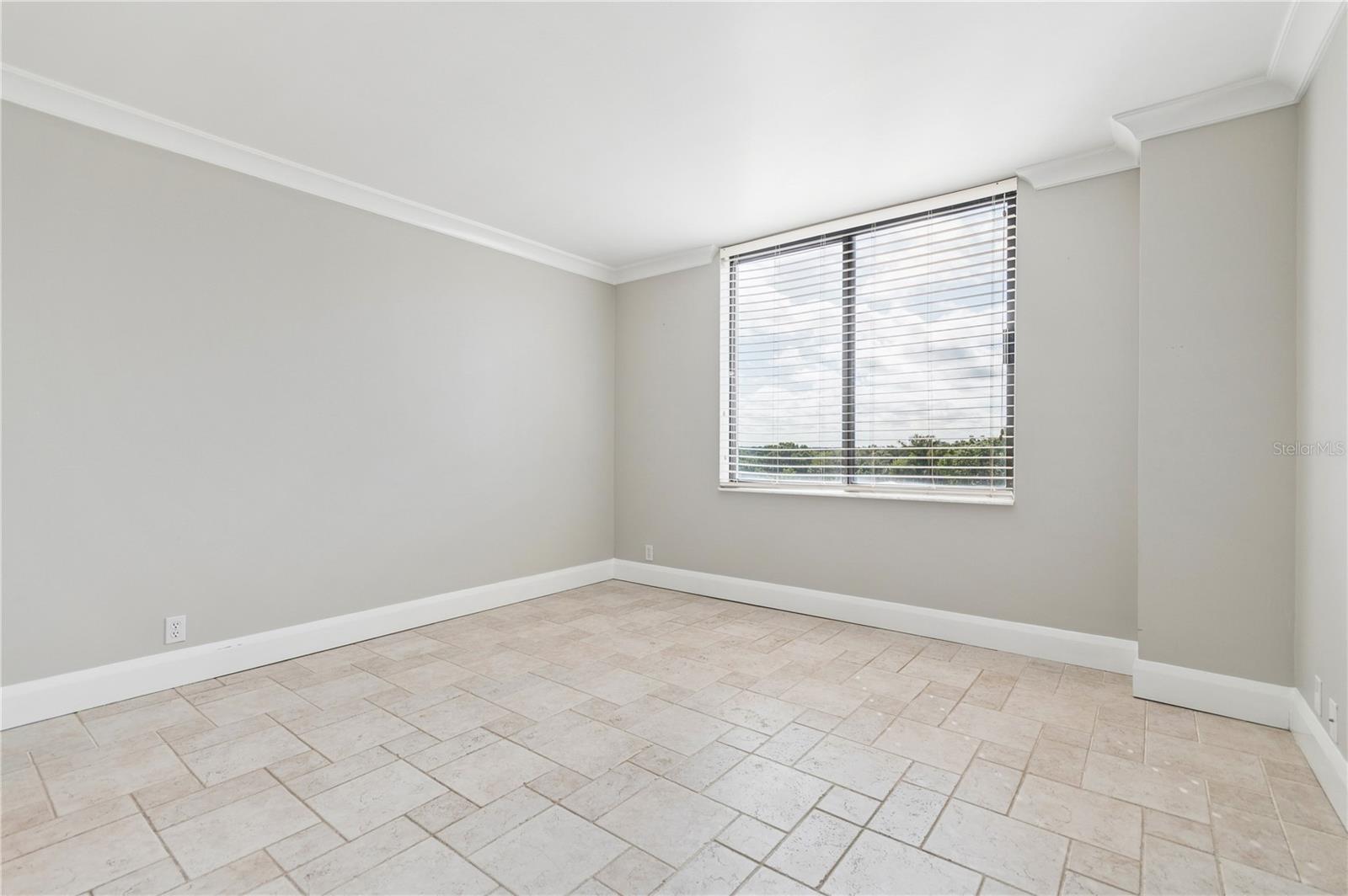 Image 18 of 32 For 400 Colonial Drive 602