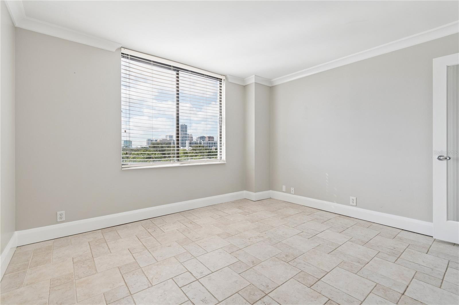 Image 19 of 32 For 400 Colonial Drive 602