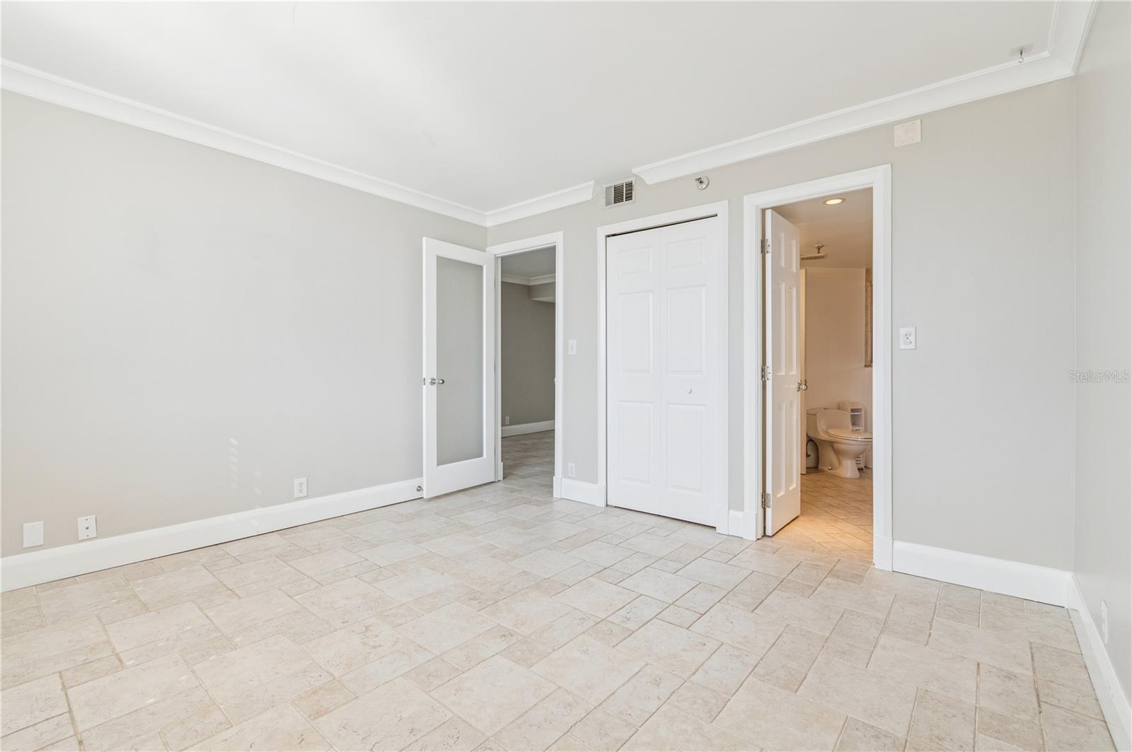 Image 20 of 32 For 400 Colonial Drive 602