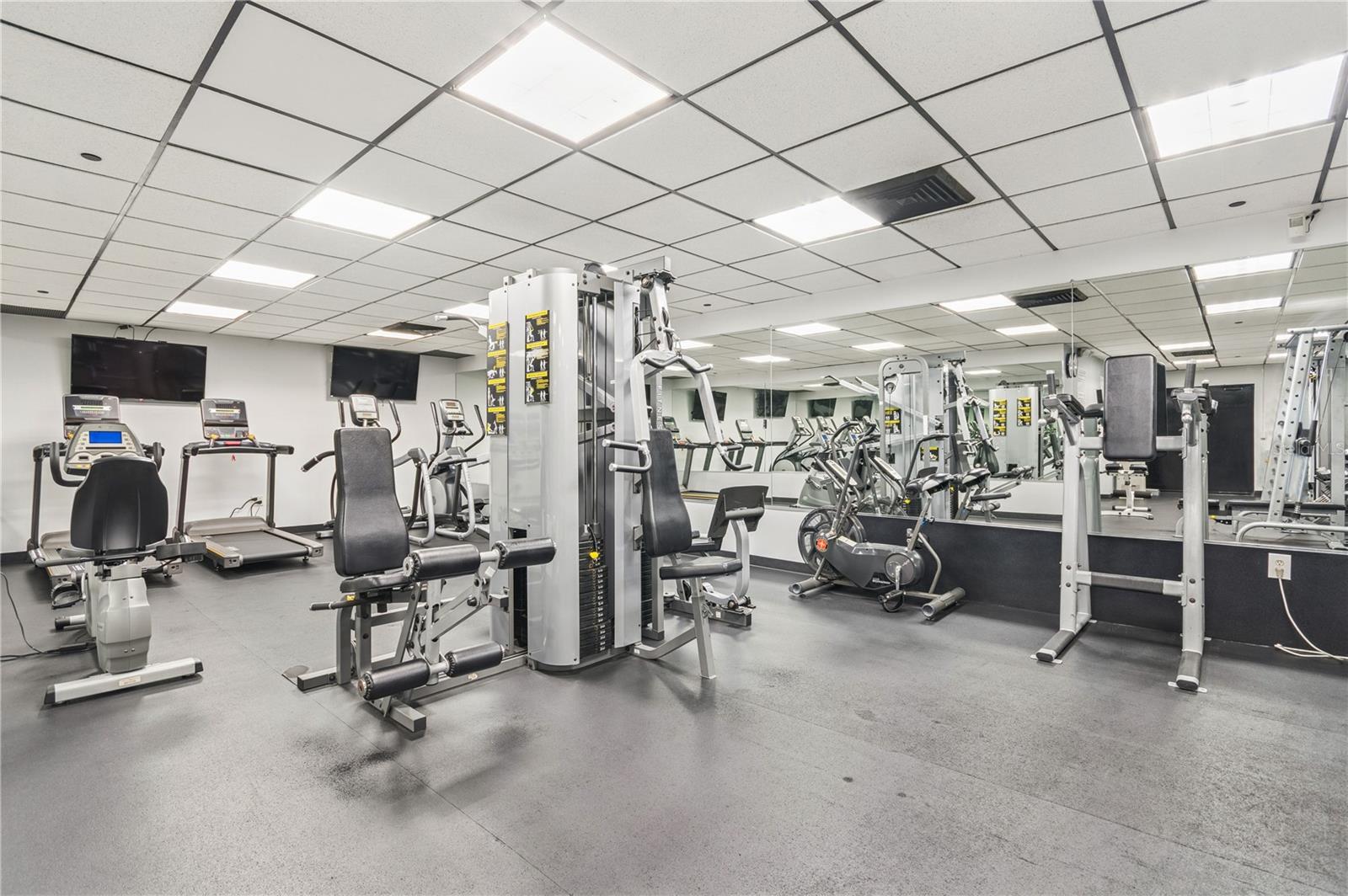 Image 28 of 32 For 400 Colonial Drive 602