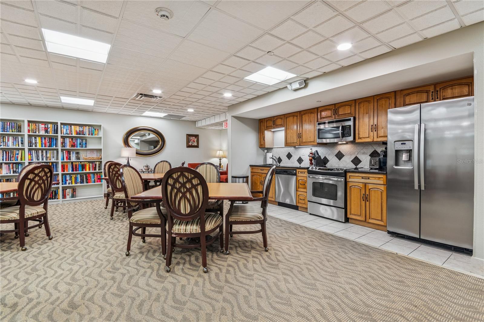 Image 31 of 32 For 400 Colonial Drive 602