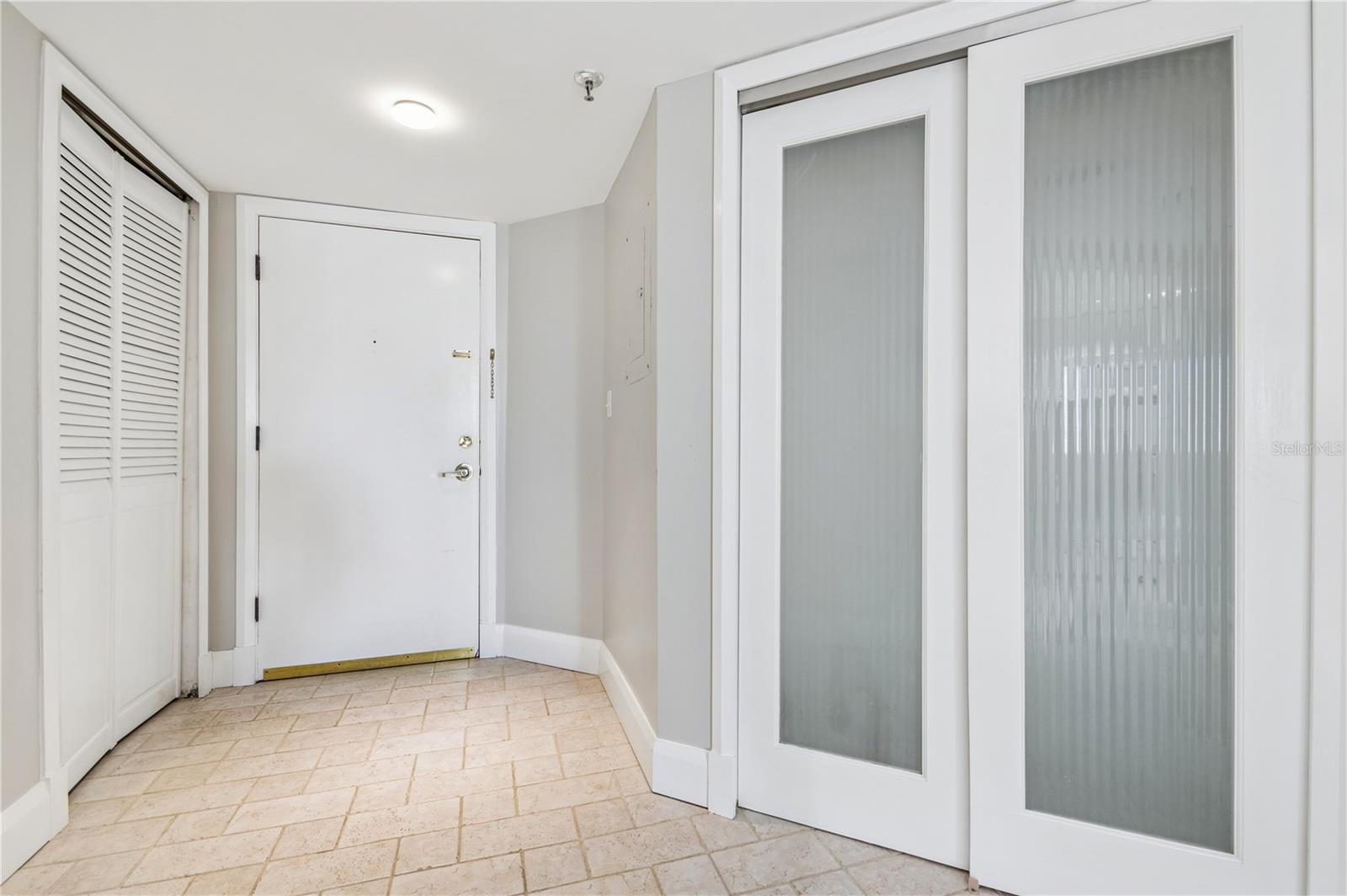 Image 6 of 32 For 400 Colonial Drive 602