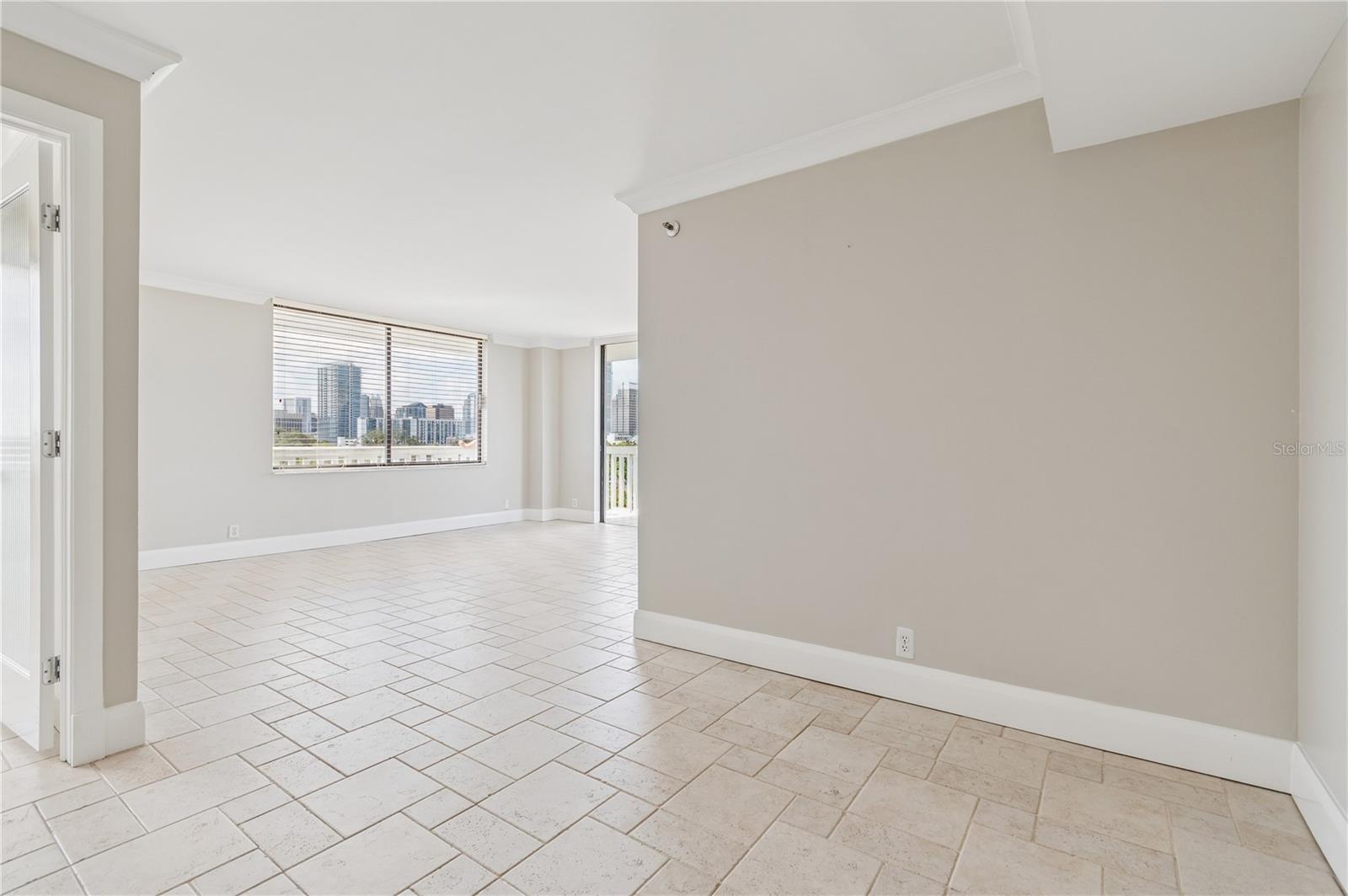 Image 7 of 32 For 400 Colonial Drive 602