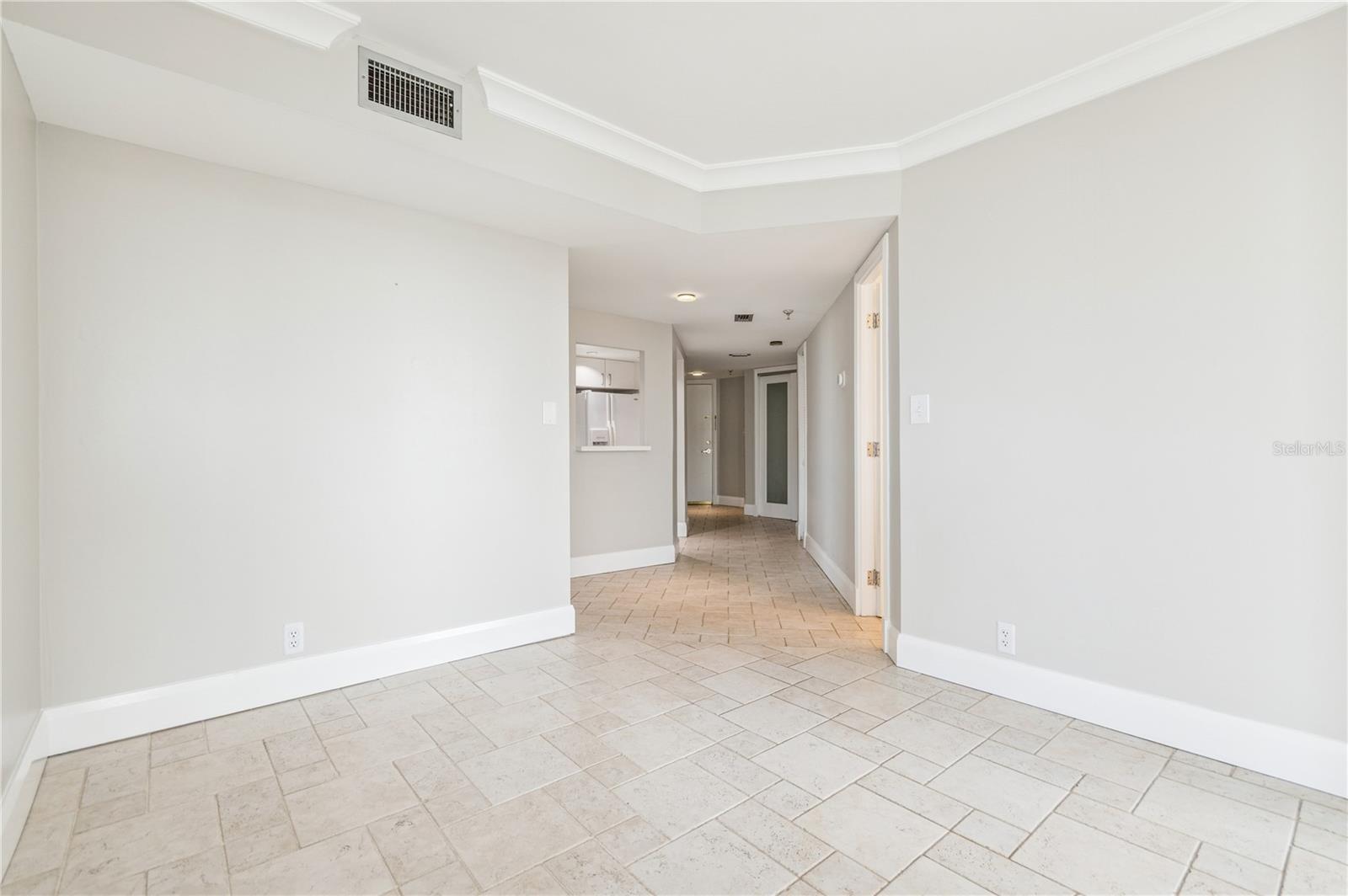 Image 8 of 32 For 400 Colonial Drive 602