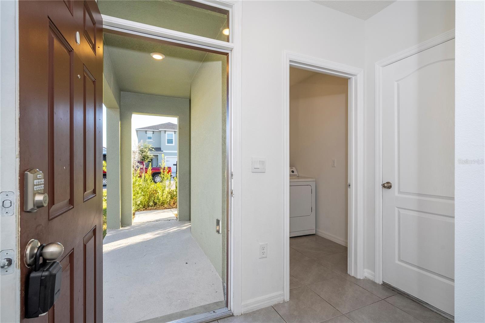 Image 18 of 83 For 2132 Desert Rose Drive