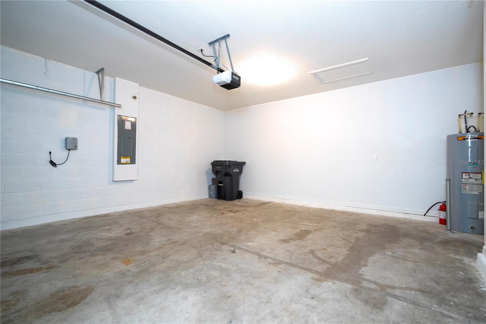 Image 23 of 83 For 2132 Desert Rose Drive