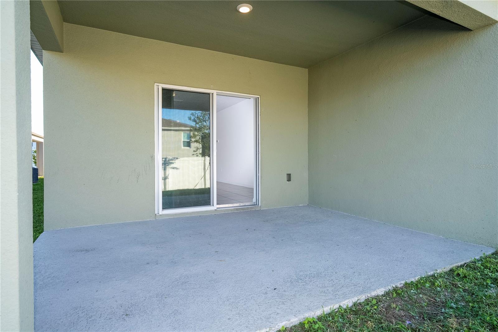 Image 69 of 83 For 2132 Desert Rose Drive