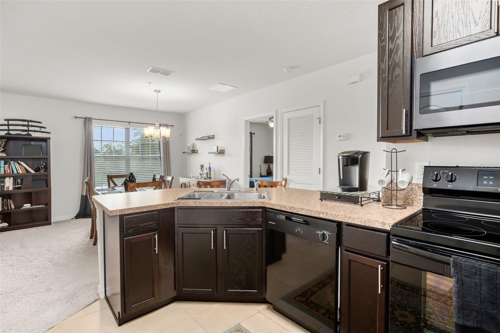 Image 5 of 31 For 3449 Seneca Club Loop 24-101