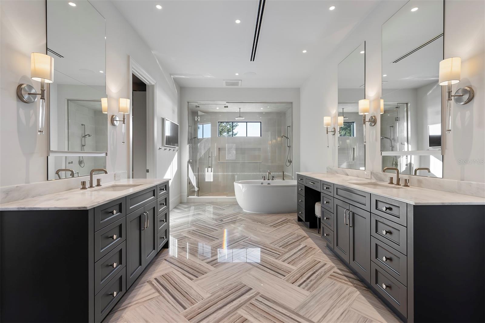 Image 25 of 47 For 1920 Lakeside Drive